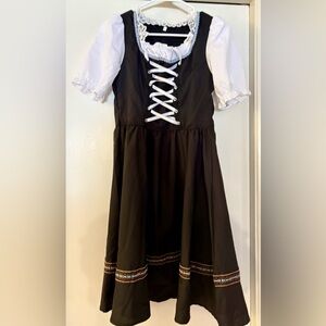 New-Large Women's German Dirndl Dress Fancy Maid Costume Outfit 
Lace up front